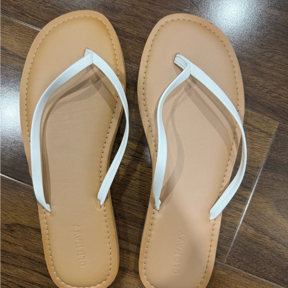Old Navy Women's Tan and White Sandals